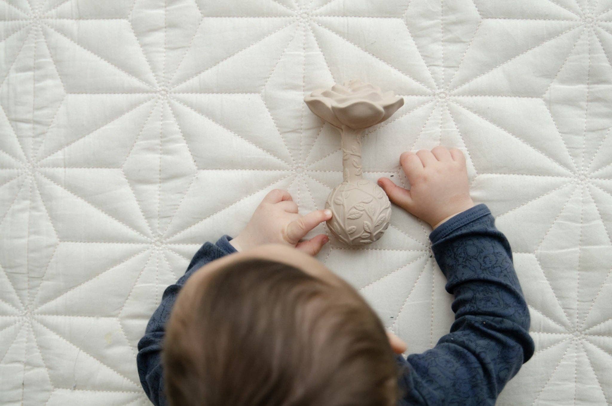 Natural rubber Rattle Rose - Beige