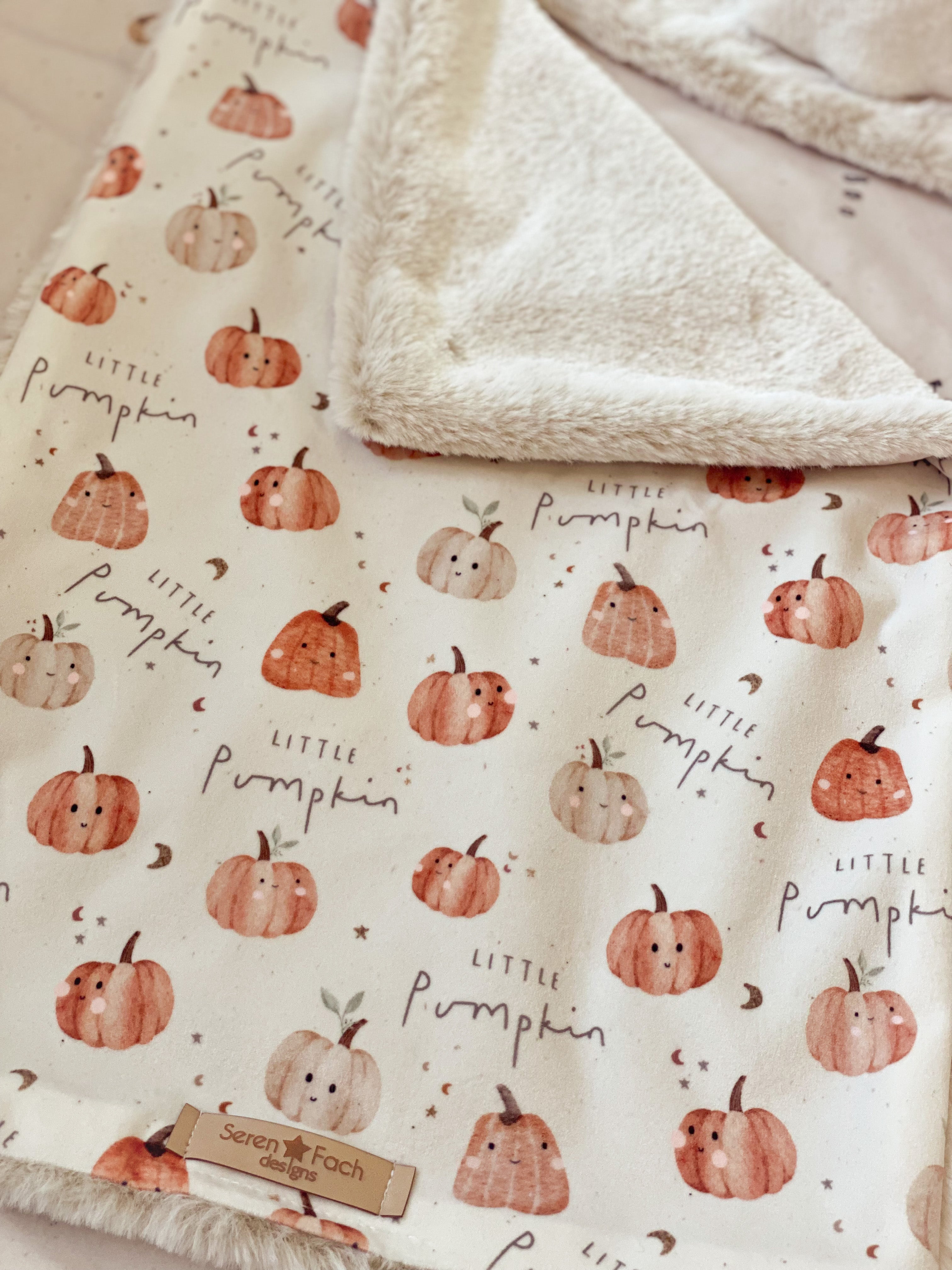 Little Pumpkin beige comforter