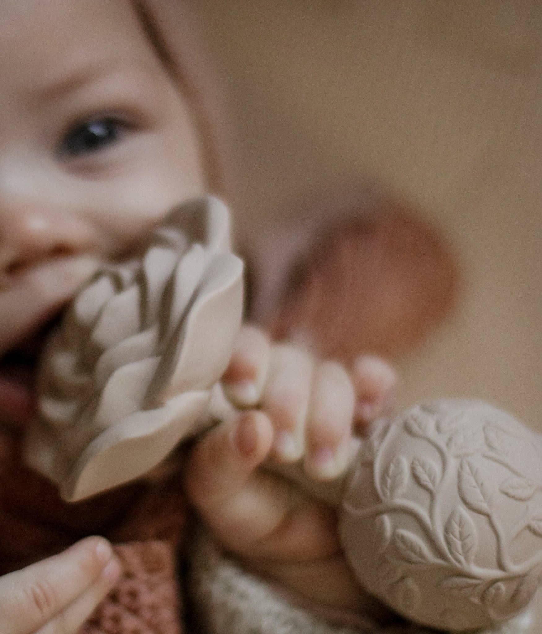 Natural rubber Rattle Rose - Beige