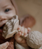 Load image into Gallery viewer, Natural rubber Rattle Rose - Beige
