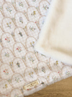 Load image into Gallery viewer, Floral Arch Blanket
