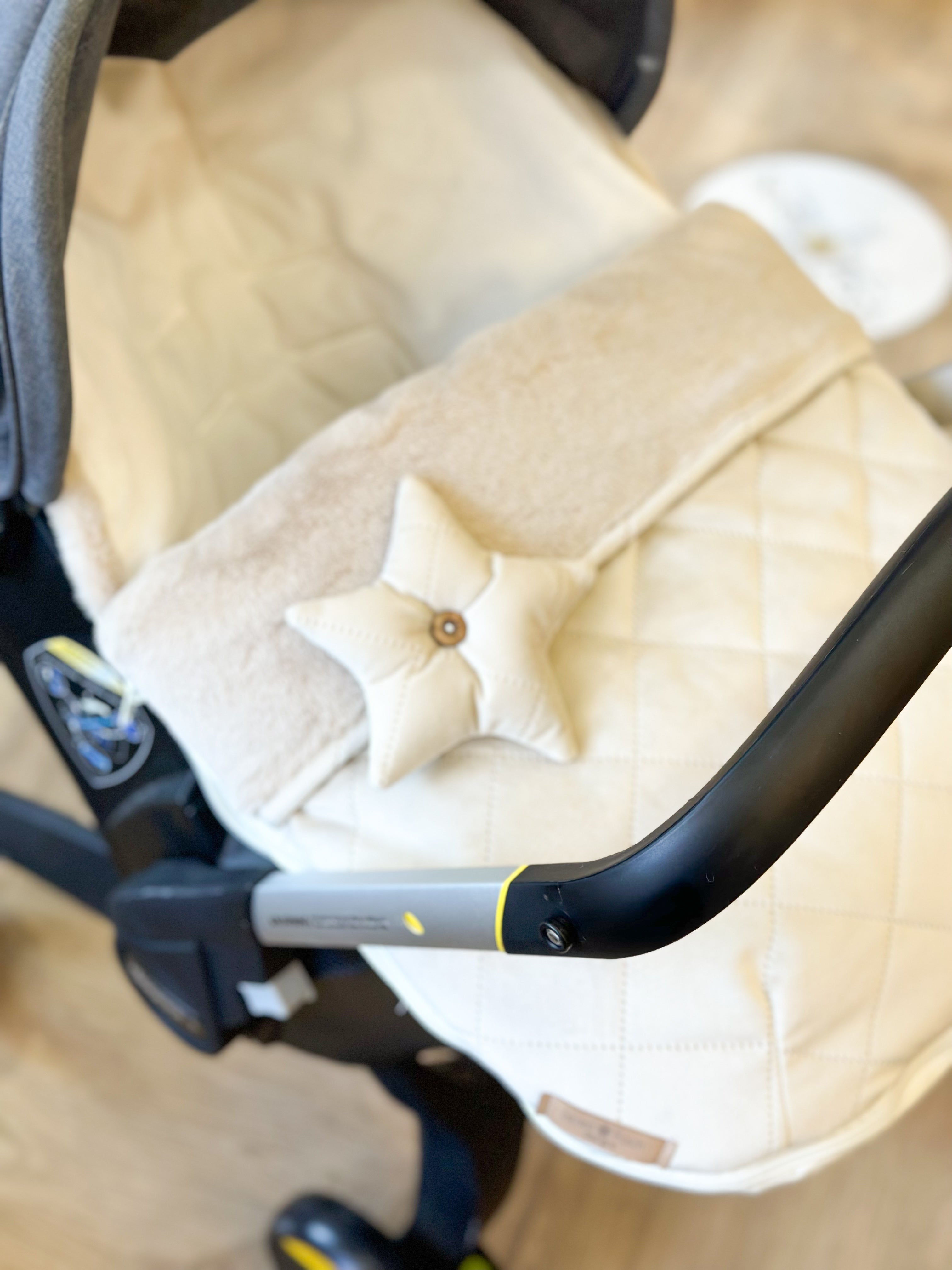 Doona padded velvet Carseat cosytoes