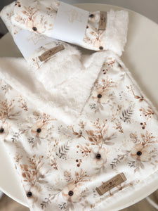 Neutral flower cuddle comforter