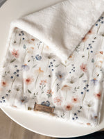 Load image into Gallery viewer, Colorful flower cuddle comforter
