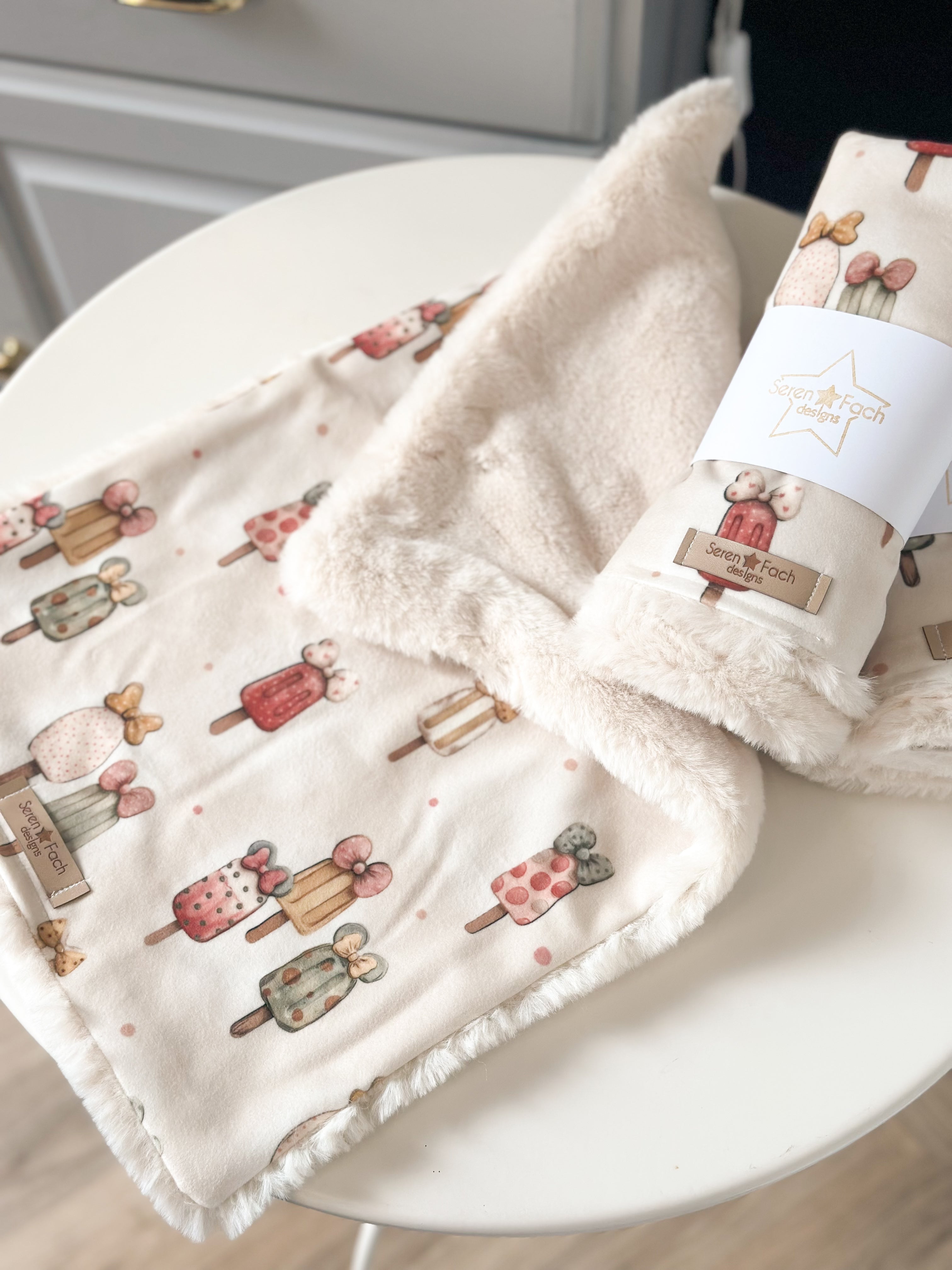 Popsicle cuddle comforter