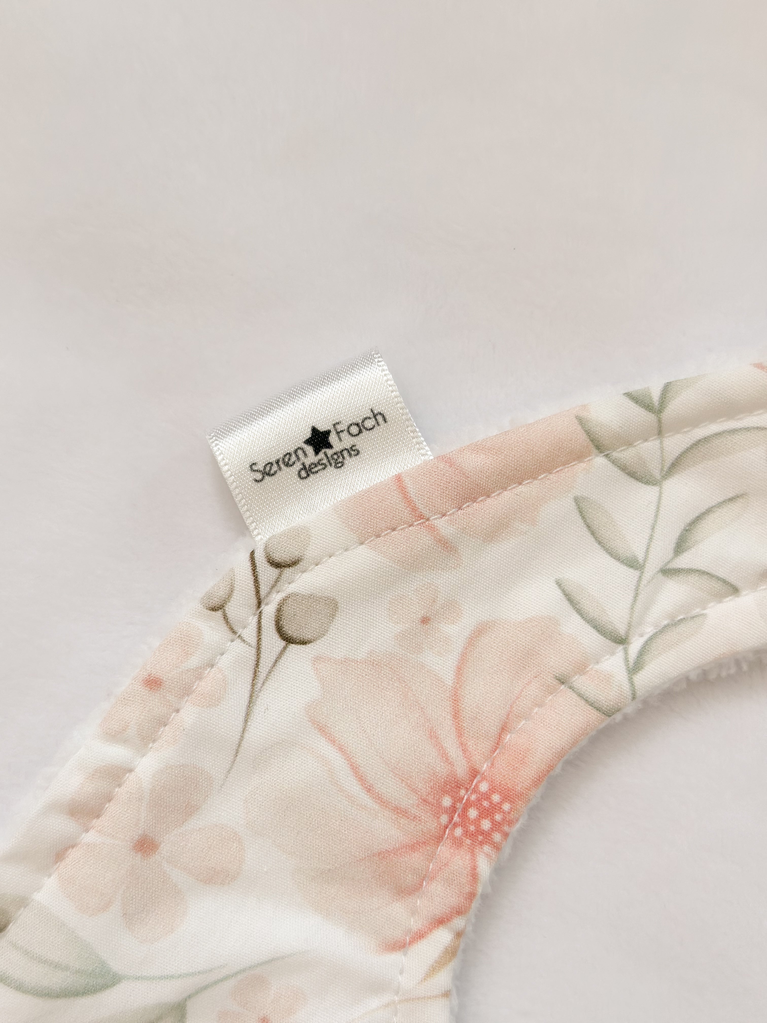 Sola flora bib