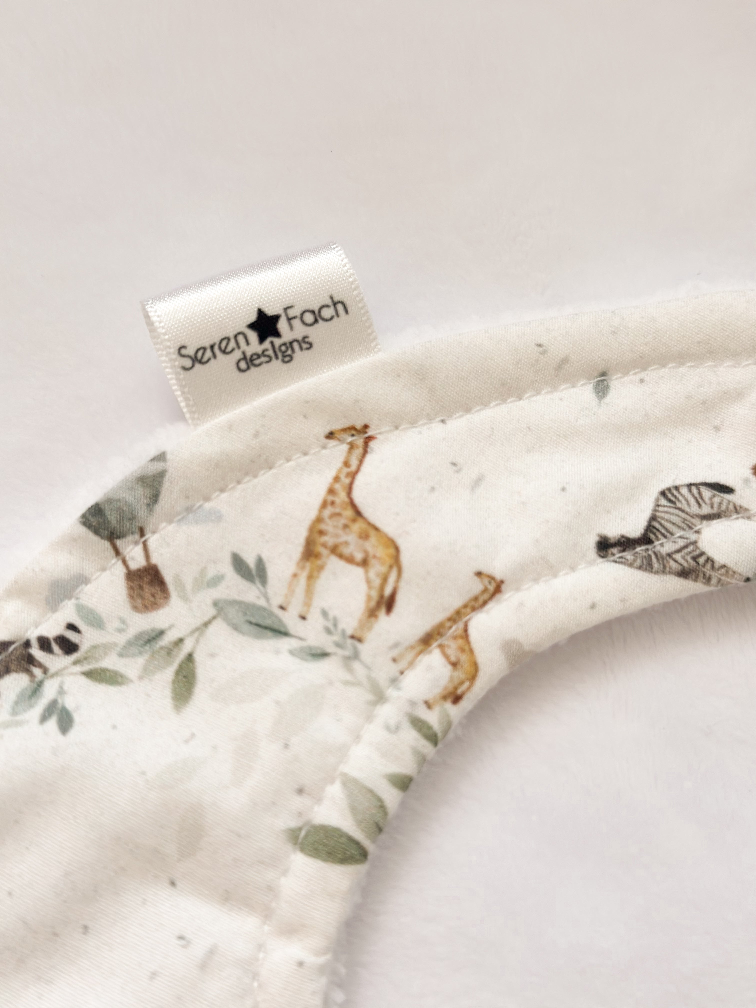 Safari bib