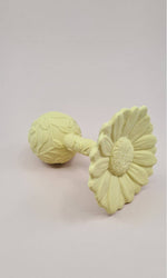 Load image into Gallery viewer, Natural rubber Rattle Daisy - Yellow
