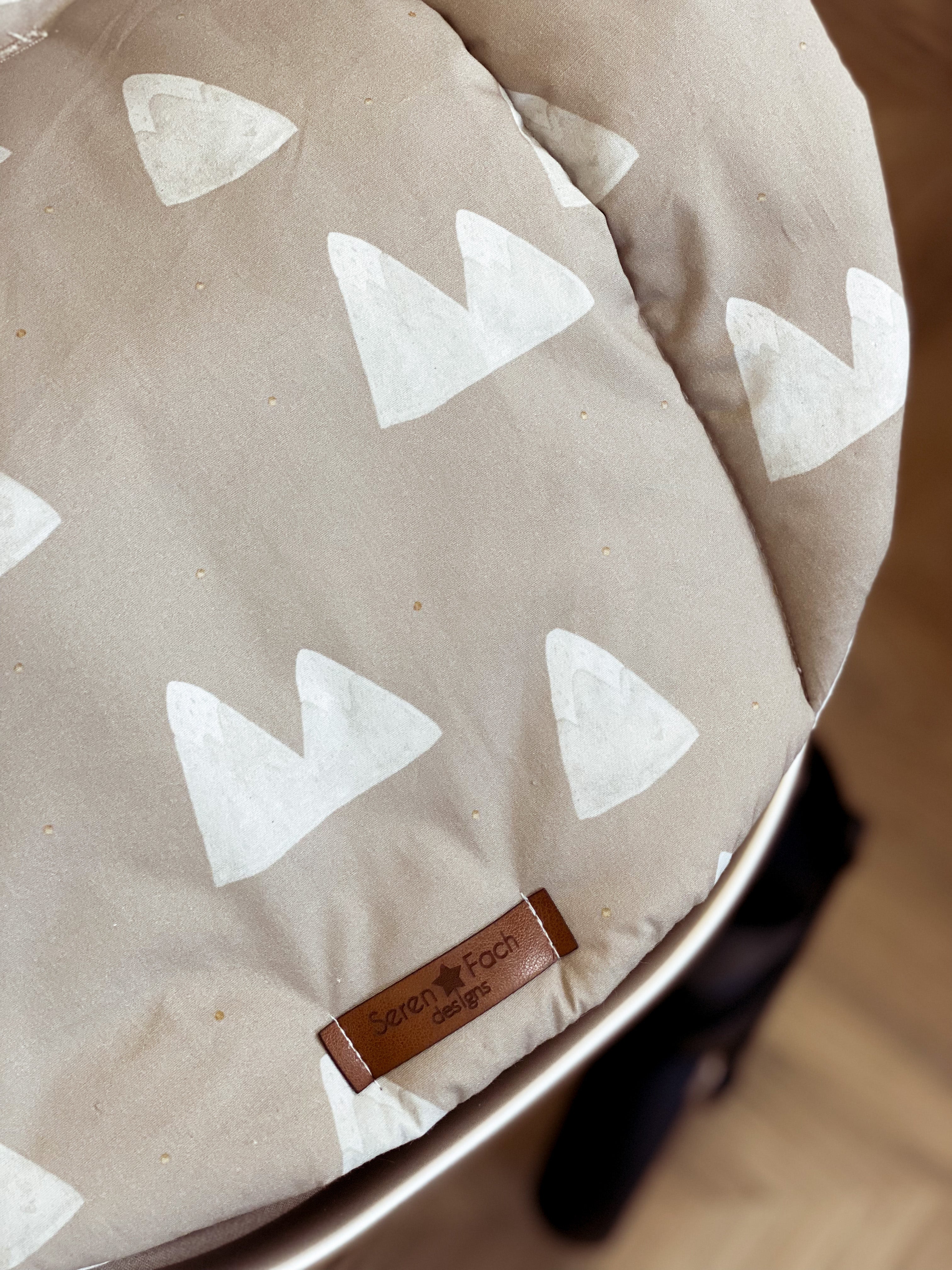 Mountain Peaks beige buggy liner